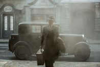 Babylon Berlin – Gereon Rath (Volker Bruch) auf dem Weg in seine Pension.