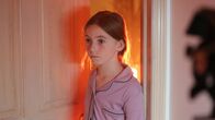 Evil - Gesichter des Bösen – Susan enters sister's bedroom during fire