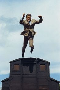 Fantomas – Starreporter Fandor (Jean Marais) verfolgt den Superschurken Fantomas auf dem fahrenden Zug.
