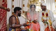 Reporter – Reporter Hindu-Priester in der Schweiz – Spagat zwischen Integration und Tradition Sasikumar vermählt ein Paar mit einer Hindu-Zeremonie. Copyright: SRF