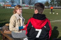 Rote Rosen – Nici (Lucy Hellenbrecht, l.) und ihr Unbekannter erleben, ein magisches Wiedersehen (Lucas Bauer, r.)