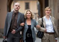 Alles was Recht ist - Sein oder Nichtsein – Ein starkes Trio: Richterin Lena Kalbach (Michaela May, Mitte), mit ihrer Tochter, der Staatsanwältin Nike (Anna Schudt) und dem Rechtsanwalt Friedrich (Götz Schubert).