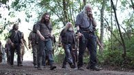 Outsiders – L-R: Ed Heavey als Bhradain Shay, Eddie Beveridge als Phil'Up, David Morse als Big Foster Farrell