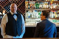 Loudermilk – Ben Burns (Will Sasso, l.); Roberto (Peter Kelamis, r.)