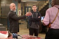 Brooklyn Nine-Nine – (v.l.n.r.) Frank Dillman (J.K. Simmons); Jake Peralta (Andy Samberg); Terry Jeffords (Terry Crews)