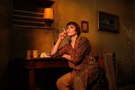 Close - Dem Feind zu nah – Sam (Noomi Rapace) weiß, sie hat nur noch einen Trumpf im Ärmel.