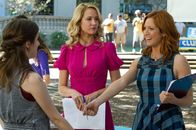 Pitch Perfect 2 – Aubrey (Anna Camp, M.) und Chloe (Brittany Snow, r.) suchen nach neuen Mitgliedern für ihre A-cappella-Gruppe "The Barden Bellas", aber ist Beca (Anna Kendrick, l.) wirklich die Richtige?