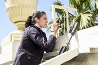 Navy CIS: L.A. – Auch Blye (Daniela Ruah) setzt alles daran, die entführte Ehefrau von Sam rechtzeitig zu finden. Doch die Entführer machen es ihnen nicht leicht ...