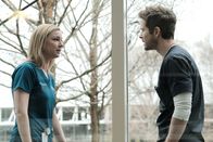 Atlanta Medical – Können Nic (Emily VanCamp, l.) und Conrad (Matt Czuchry, r.) Beweise finden, um Nics Unschuld zu beweisen?