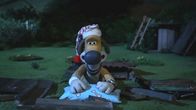 Shaun das Schaf – Bitzers Hütte ist auseinandergefallen. Nun liegt er unter dem Sternenhimmel.