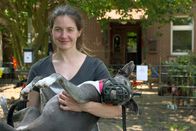 Re: – Vanessa Bokr ist Hundetrainerin bei der "Hellhound Foundation". Sie ist auf Problemhunde spezialisiert.