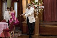 Party Down – (v.l.n.r.) Casey Klein (Lizzy Caplan); Taylor Stiltskin (Allison Scagliotti); Constance Carmell (Jane Lynch)