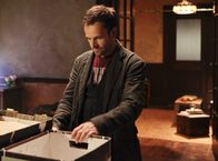 Elementary – Ein Fall von Kindesentführung beschäftigt Sherlock Holmes (Jonny Lee Miller) ...