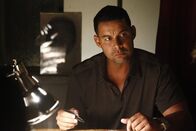 Castle – Aus einem Berg an Schnipseln versucht Javier Esposito (Jon Huertas) wichtige Informationen zu bekommen. Kann er zusammen mit Castle, Beckett und Kevin Ryan die Teile des Puzzles zusammenfügen?; Aus einem Berg an Schnipseln versucht Javier Esposito (Jon Huertas) wichtige Informationen zu bekommen. Kann er zusammen mit Castle, Beckett und Kevin Ryan die Teile des Puzzles zusammenfügen?