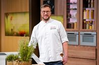 ARD-Buffet – ARD-Buffet-Sternekoch Sören Anders verrät, wie die Kruste vom Schweinebraten besonders kross wird.