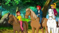 Bibi und Tina – Gemeinsam mit Lea (l.) suchen Bibi (r.) und Tina (M.) den entlaufenen Andalusier Pedro.