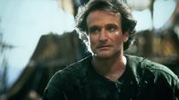 Hook – Die Jahre vergingen und Peter Pan (Robin Williams) wurde erwachsen. Eigentlich hat er als Familienvater, der fest im Leben steht, mit seiner Vergangenheit abgeschlossen. Doch ein alter Bekannter führt ihn zurück ins magische Nimmerland.