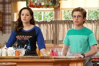 The Goldbergs – Hayley Orrantia (Erica Goldberg), Sean Giambrone (Adam Goldberg).