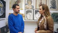 Traumweekend – Sasa Schwarzjirg in einer Galerie.