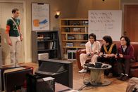 The Big Bang Theory – (v.li.) Jim Parsons (Sheldon), Kunal Nayyar (Rajesh), Simon Helberg (Howard), Johnny Galecki (Leonard).