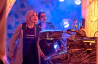 Doctor Who – v.l.n.r. The Doctor (JODIE WHITTAKER), Yasmin Khan (MANDIP GILL),