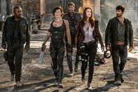 Resident Evil: The Final Chapter – L-R: Razor (Fraser James); Alice (Milla Jovovich); Christian (William Levy); Claire (Ali Larter); Doc (Eoin Macken)