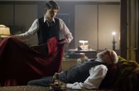 Der Trafikant – Franz (Simon Morzé, li.) geht in dem großbürgerlichen Haushalt von Freud (Bruno Ganz) ein und aus.