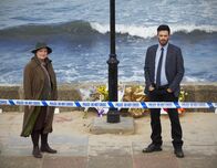 Vera - Ein ganz spezieller Fall – Vera Stanhope (Brenda Blethyn, l.); Joe Ashworth (David Leon, r.)