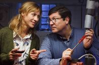 Der Nesthocker – Tina (Carin C. Tietze) findet das handwerkliche Geschick von Armin (Francis Fulton-Smith) sexy.
