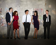 How I Met Your Mother – (6. Staffel) - Einblicke in die verrückten Zeiten von: Ted (Josh Radnor, M.), Marshall (Jason Segel, l.), Barney (Neil Patrick Harris, r.), Lily (Alyson Hannigan, 2.v.l.) und Robin (Cobie Smulders, 2.v.r.) ...