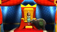 Unser Sandmännchen – Leopold macht Luzi darauf aufmerksam, dass eigentlich der König auf dem Thron sitzt und nicht die Prinzessin.