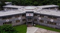 Lost Places – Der im Jahr 1949 abgesetzte Anführer Chinas Chiang Kai-Shek, versuchte durch Propaganda-Plakate an Gebäuden auf Green Island, China von den Kommunisten zurückzuerobern.