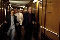Party Down – (v.l.n.r.) Michael (Brecking Meyer); Henry Pollard (Adam Scott); Leonard Stiltskin (J.K. Simmons)