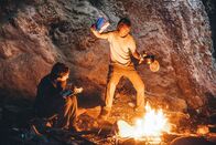 Swiss Army Man – Manny (Daniel Radcliffe, l.), Hank (Paul Dano)