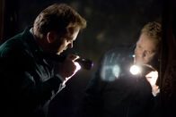 Mirrors – Fast zu spät erkennt Ben (Kiefer Sutherland), dass sich hinter den Spiegeln etwas richtig Böses verbirgt ...