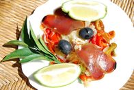 Zu Tisch ... – Esgarrat heißt diese klassische Vorspeise der Albufera aus roten Paprikaschoten, getrocknetem Thunfisch und Stockfisch.