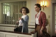 Eleanor & Colette – Eleanor Riese (Helena Bonham Carter, l.); Colette Hughes (Hilary Swank, r.)