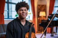 Sternstunden der Musik – Braimah Kanneh-Mason spricht im Film über die Ausdruckskraft von John Williams' Musik.
