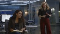 Bull – Danny James (Jaime Lee Kirchner, l.); Marissa Morgan (Geneva Carr, r.)