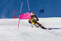 Ski alpin: Weltcup – Athlet in einem Slalomwettbewerb