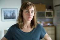 Ostfriesenkiller – Ann Kathrin (Christiane Paul) ist mit der Trennung von ihrem Mann konfrontiert. Ob ihr der Mordfall und das familiäre Debakel zu viel werden?