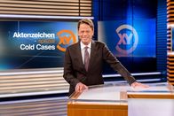 Aktenzeichen XY... Cold Cases – Rudi Cerne im Studio.