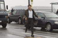 The International – Als sein wichtigster Zeuge am Berliner Hauptbahnhof ermordet wird, wird Interpol-Agent Louis Salinger (Clive Owen) klar, dass er dem mächtigen Bankenkonsortium IBBC nur jenseits rechtlicher Grenzen beikommen kann ...