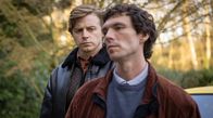 Das Gold – Kenneth Noye (l., Jack Lowden) und Brian Reader (r., James Nelson-Joyce)