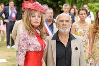 Alibi.com 2 – Die Hochzeit ihres Sohnes Greg birgt für dessen Eltern Daniel (Gérard Jugnot) und Appoline (Arielle Dombasle) unangenehme Erkenntnisse.