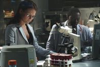 Dr. House – Dr. Alison Cameron (Jennifer Morrison, l.) und Dr. Eric Foreman (Omar Epps, r.) setzen alles daran, endlich herauszufinden, woran der Highschool-Schüler, der kürzlich eingeliefert wurde, wirklich leidet.