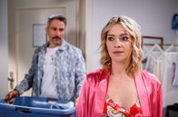 Sturm der Liebe – Greta (Laura Osswald, vorne) und Miro (Pablo Sprungala, hinten) erleben einen wehmütigen Moment.