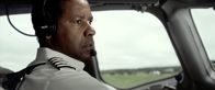 Flight – Whip (Denzel Washington) hat das Unmögliche geschafft und versucht das von ihm wieder stabilisierte Flugzeug auf einer Wiese notzulanden. Weiteres Bildmaterial finden Sie unter www.br-foto.de.
