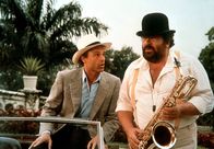 Vier Fäuste gegen Rio – Stuntman Greg Wonder (Terence Hill, li.) und Saxophonspieler Elliot (Bud Spencer) werden von zwei brasilianischen Multimillionären als Doppelgänger angeheuert, da diese von einer Killerbande bedroht werden. Sendedatum: 24.09.2002 Sendezeit: 20:15 Sender: RTL2 Copyright: RTL II Land: USA, 1984 Quelle: RTL II