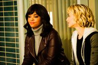 Instinct - Auf Mörderjagd – Jasmine Gooden (Sharon Leal, l.); Lizzie Needham (Bojana Novakovic, r.)